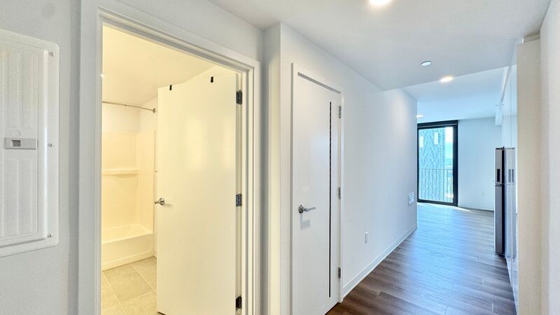 Ocean Views! 1 BED 1 BATH with 1 ASSIGNED STALL in AALII - WARD VILLAGE! property image