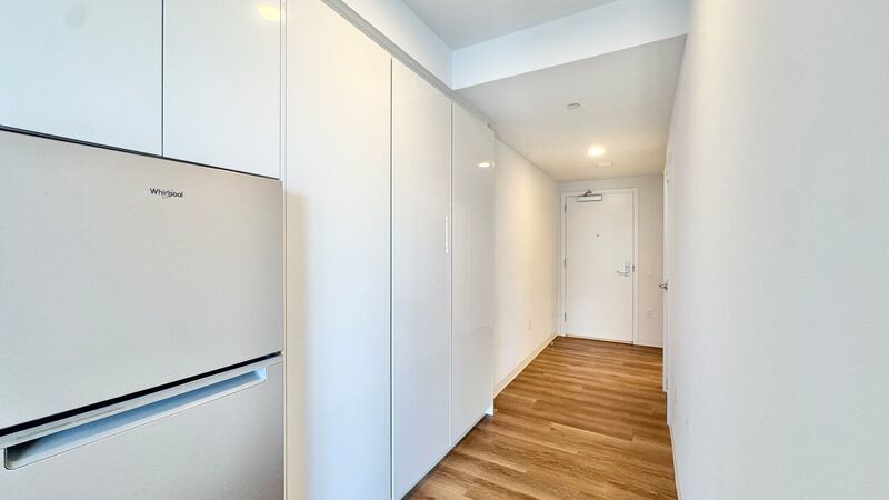 Ocean Views! 1 BED 1 BATH with 1 ASSIGNED STALL in AALII - WARD VILLAGE! property image