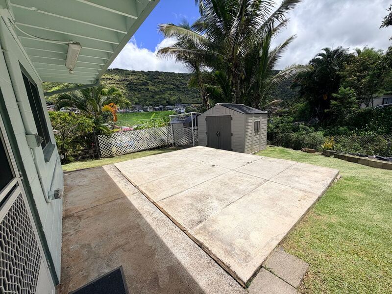 Spacious 2 Bedroom / 2 Bathroom Pet-Friendly Home in Moanalua Valley property image