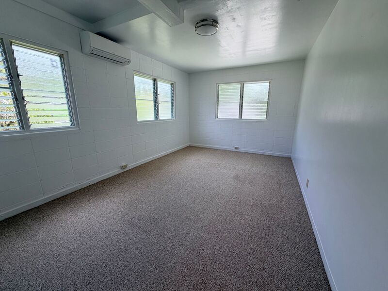 Spacious 2 Bedroom / 2 Bathroom Pet-Friendly Home in Moanalua Valley property image