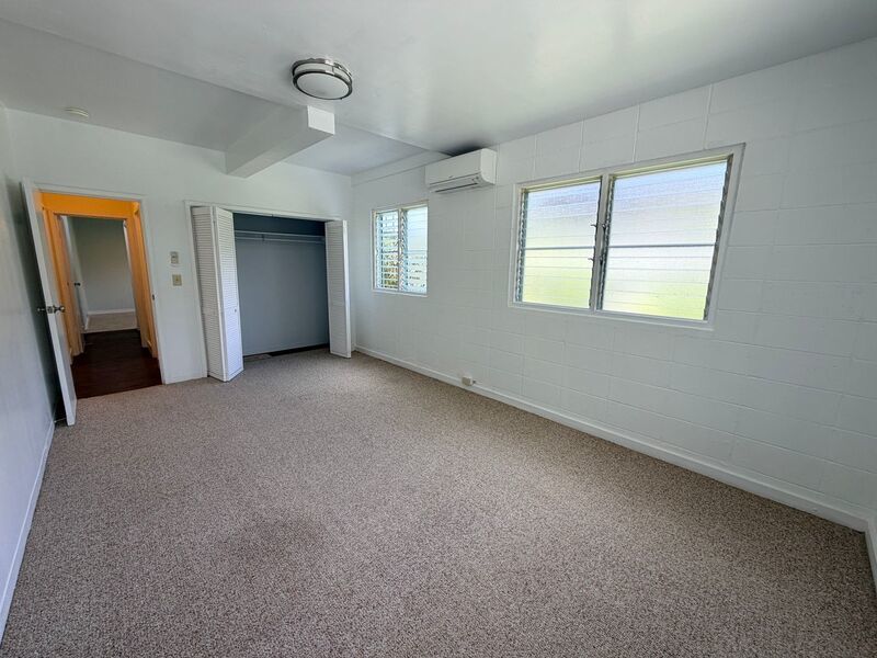 Spacious 2 Bedroom / 2 Bathroom Pet-Friendly Home in Moanalua Valley property image