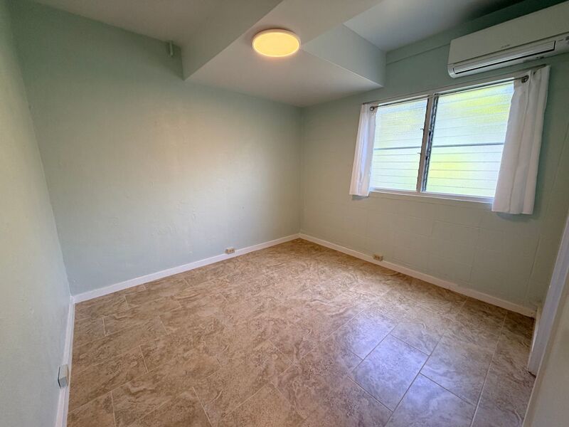 Spacious 2 Bedroom / 2 Bathroom Pet-Friendly Home in Moanalua Valley property image