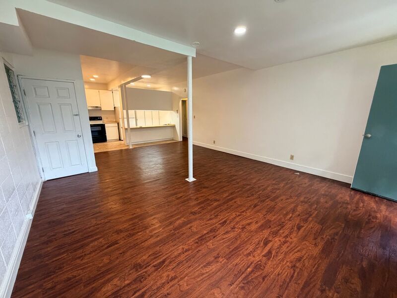 Spacious 2 Bedroom / 2 Bathroom Pet-Friendly Home in Moanalua Valley property image