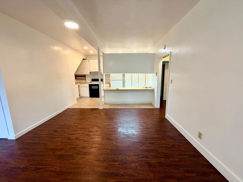 Spacious 2 Bedroom / 2 Bathroom Pet-Friendly Home in Moanalua Valley property image