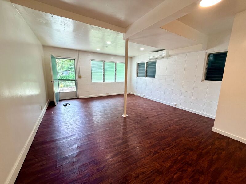 Spacious 2 Bedroom / 2 Bathroom Pet-Friendly Home in Moanalua Valley property image
