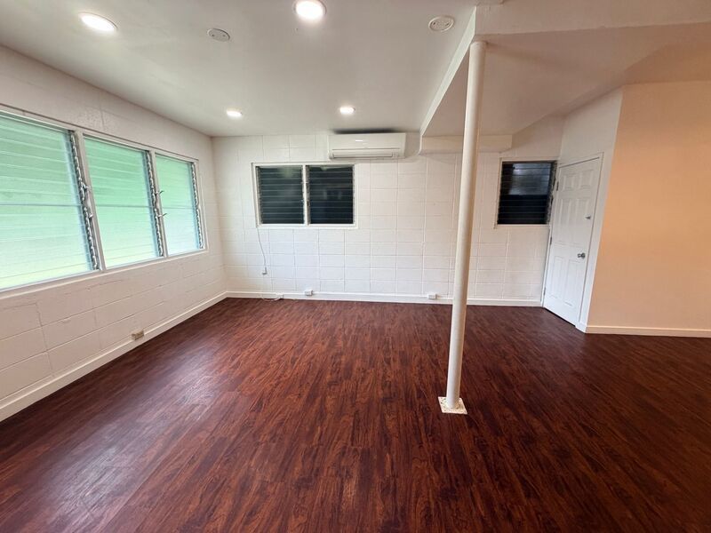 Spacious 2 Bedroom / 2 Bathroom Pet-Friendly Home in Moanalua Valley property image