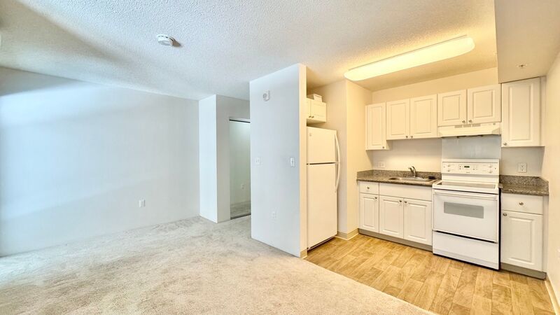 STUDIO W/ COVERED PARKING at 801 SOUTH ST!! property image
