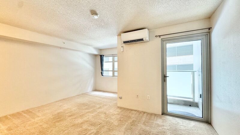 STUDIO W/ COVERED PARKING at 801 SOUTH ST!! property image