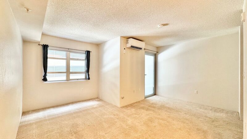 STUDIO W/ COVERED PARKING at 801 SOUTH ST!! property image