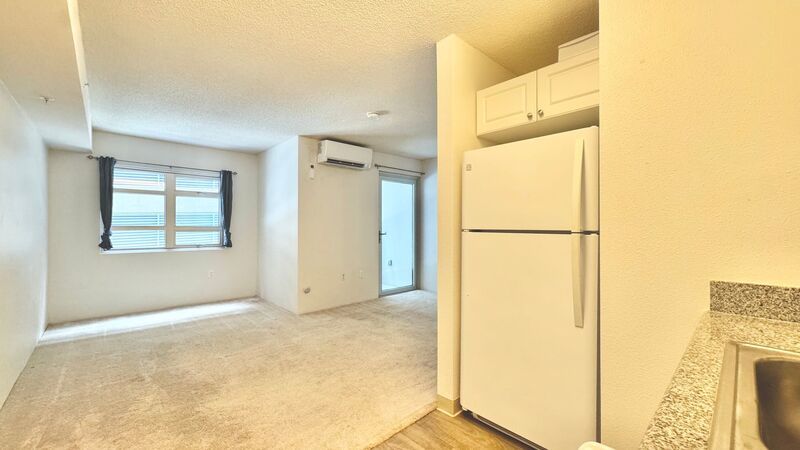 STUDIO W/ COVERED PARKING at 801 SOUTH ST!! property image