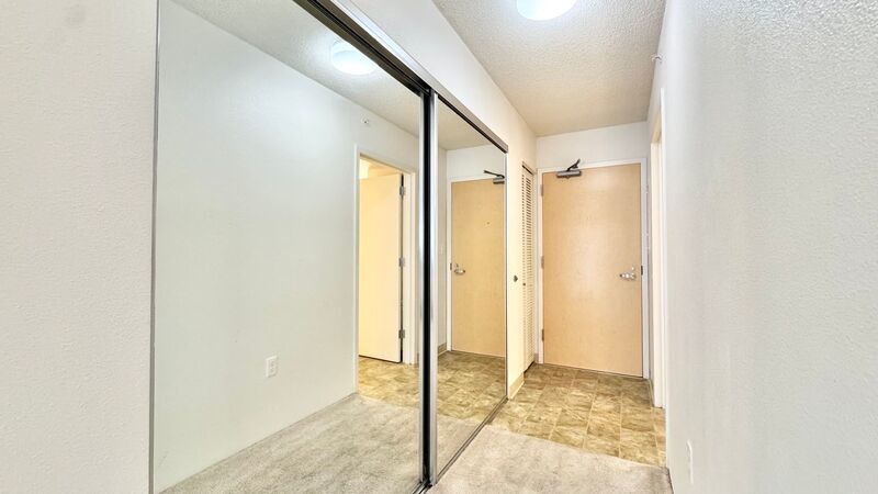 STUDIO W/ COVERED PARKING at 801 SOUTH ST!! property image