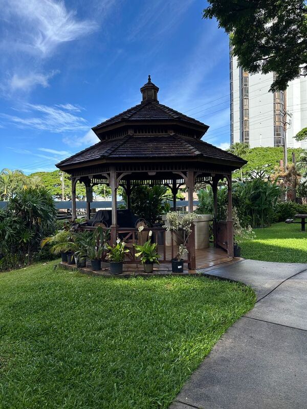 SPACIOUS 2 BED/2 BATH/2 PRKG in the highly desired Nuuanu Parkside - W/D, Lanai, Central AC & more!!! property image