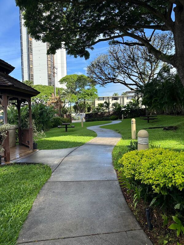 SPACIOUS 2 BED/2 BATH/2 PRKG in the highly desired Nuuanu Parkside - W/D, Lanai, Central AC & more!!! property image