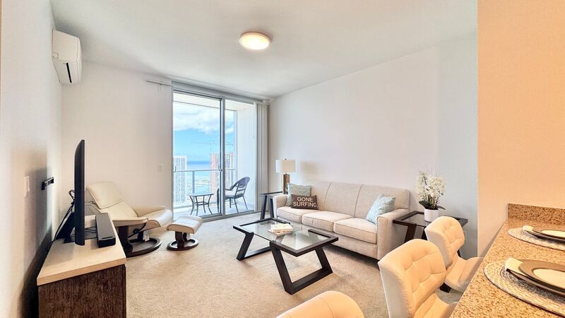 FURNISHED 40TH FLOOR PENTHOUSE UNIT - 1BD/1BA WITH 1 COVERED PARKING property image