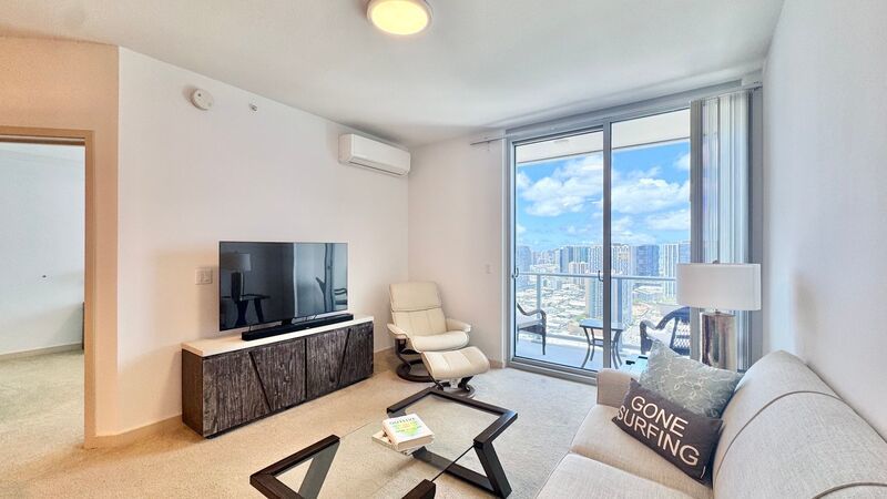FURNISHED 40TH FLOOR PENTHOUSE UNIT - 1BD/1BA WITH 1 COVERED PARKING property image