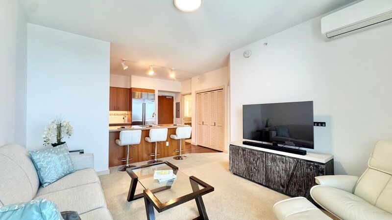 FURNISHED 40TH FLOOR PENTHOUSE UNIT - 1BD/1BA WITH 1 COVERED PARKING property image