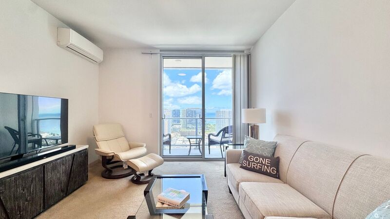 FURNISHED 40TH FLOOR PENTHOUSE UNIT - 1BD/1BA WITH 1 COVERED PARKING property image