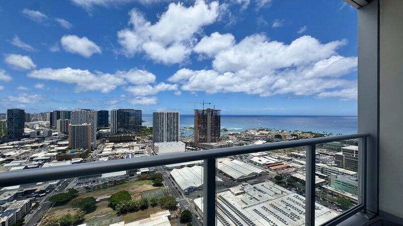 FURNISHED 40TH FLOOR PENTHOUSE UNIT - 1BD/1BA WITH 1 COVERED PARKING property image