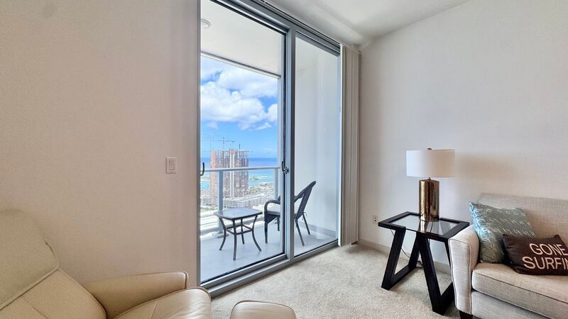 FURNISHED 40TH FLOOR PENTHOUSE UNIT - 1BD/1BA WITH 1 COVERED PARKING property image