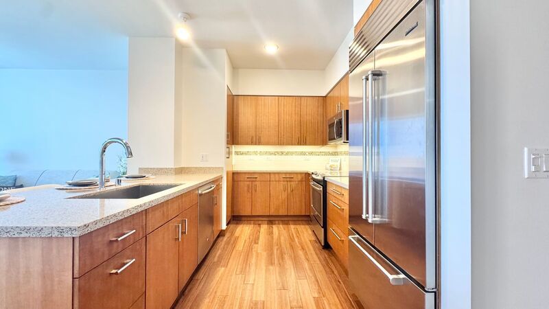 FURNISHED 40TH FLOOR PENTHOUSE UNIT - 1BD/1BA WITH 1 COVERED PARKING property image