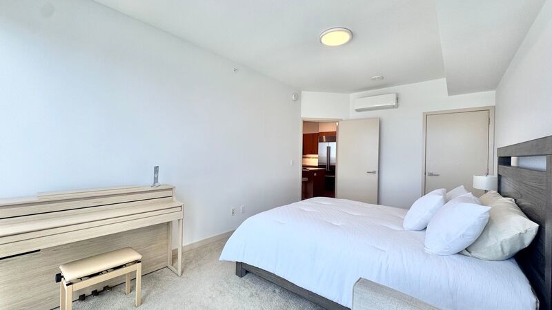 FURNISHED 40TH FLOOR PENTHOUSE UNIT - 1BD/1BA WITH 1 COVERED PARKING property image