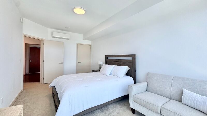 FURNISHED 40TH FLOOR PENTHOUSE UNIT - 1BD/1BA WITH 1 COVERED PARKING property image