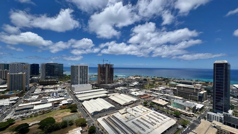 FURNISHED 40TH FLOOR PENTHOUSE UNIT - 1BD/1BA WITH 1 COVERED PARKING property image