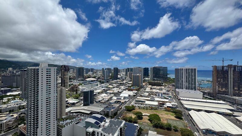 FURNISHED 40TH FLOOR PENTHOUSE UNIT - 1BD/1BA WITH 1 COVERED PARKING property image