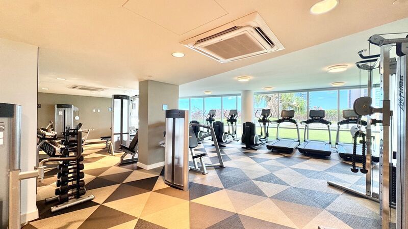 FURNISHED 40TH FLOOR PENTHOUSE UNIT - 1BD/1BA WITH 1 COVERED PARKING property image