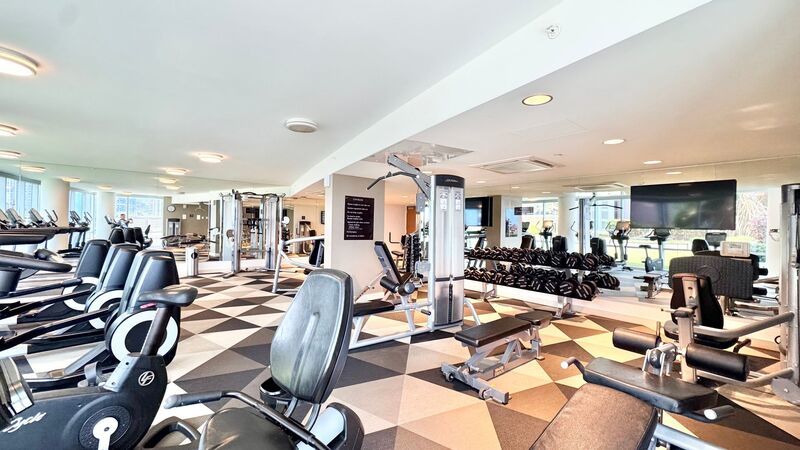 FURNISHED 40TH FLOOR PENTHOUSE UNIT - 1BD/1BA WITH 1 COVERED PARKING property image