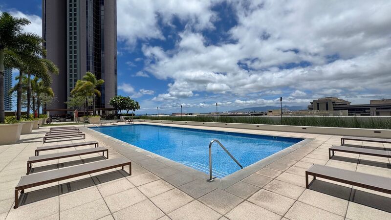 FURNISHED 40TH FLOOR PENTHOUSE UNIT - 1BD/1BA WITH 1 COVERED PARKING property image