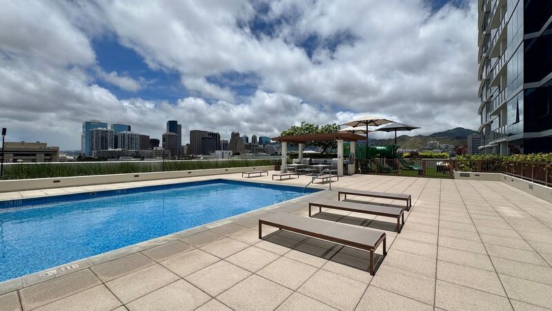 FURNISHED 40TH FLOOR PENTHOUSE UNIT - 1BD/1BA WITH 1 COVERED PARKING property image