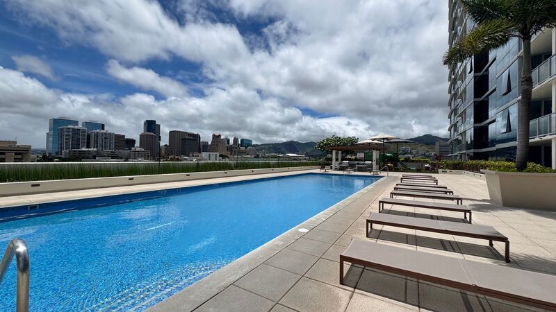 FURNISHED 40TH FLOOR PENTHOUSE UNIT - 1BD/1BA WITH 1 COVERED PARKING property image