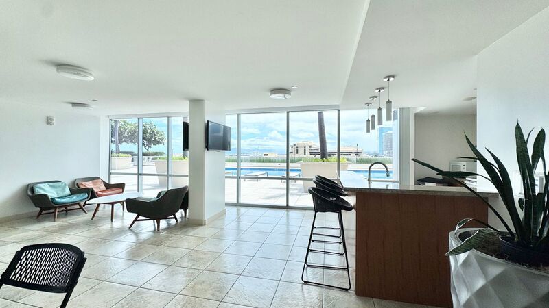 FURNISHED 40TH FLOOR PENTHOUSE UNIT - 1BD/1BA WITH 1 COVERED PARKING property image