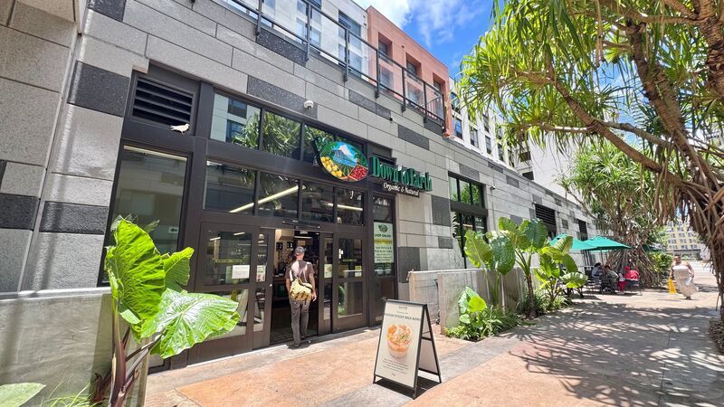 FURNISHED 40TH FLOOR PENTHOUSE UNIT - 1BD/1BA WITH 1 COVERED PARKING property image