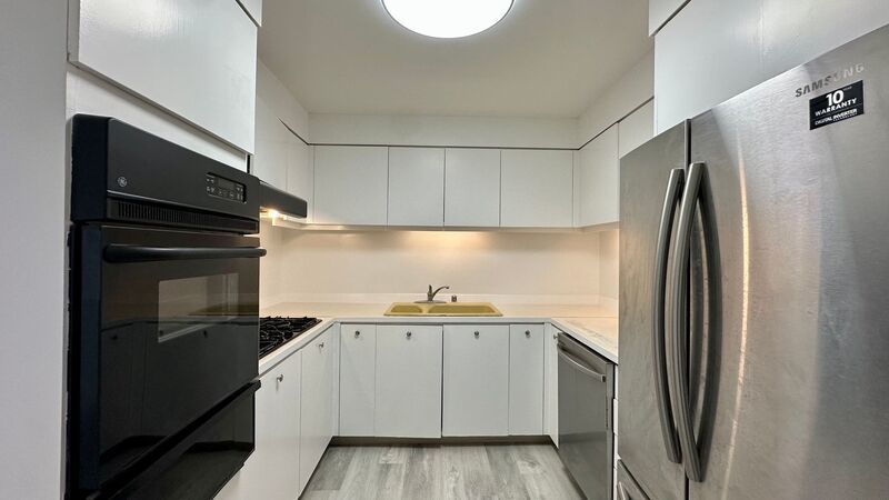 Available NOW - Highly Desired 2 BED 2 BATH Near Ala Moana property image