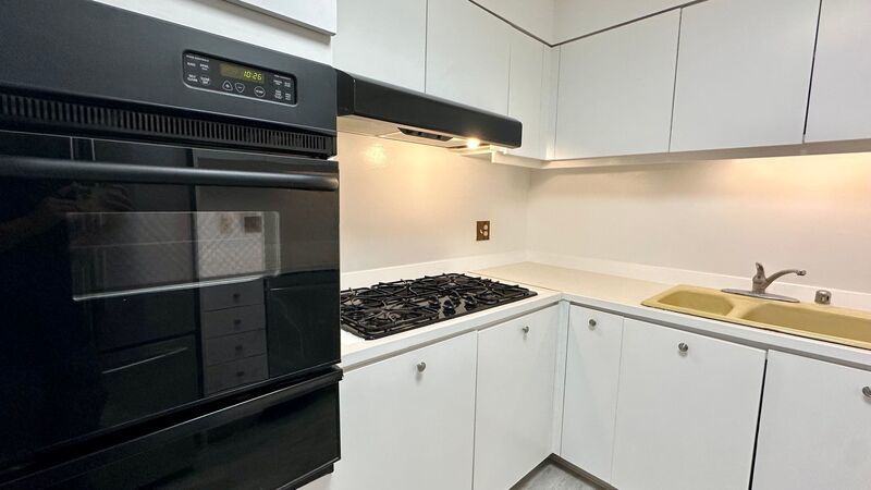 Available NOW - Highly Desired 2 BED 2 BATH Near Ala Moana property image