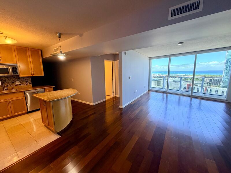 Luxury Living at Moana Pacific 2 Bedroom with a Den, 2 Bathroom, 2 Parking Available NOW property image