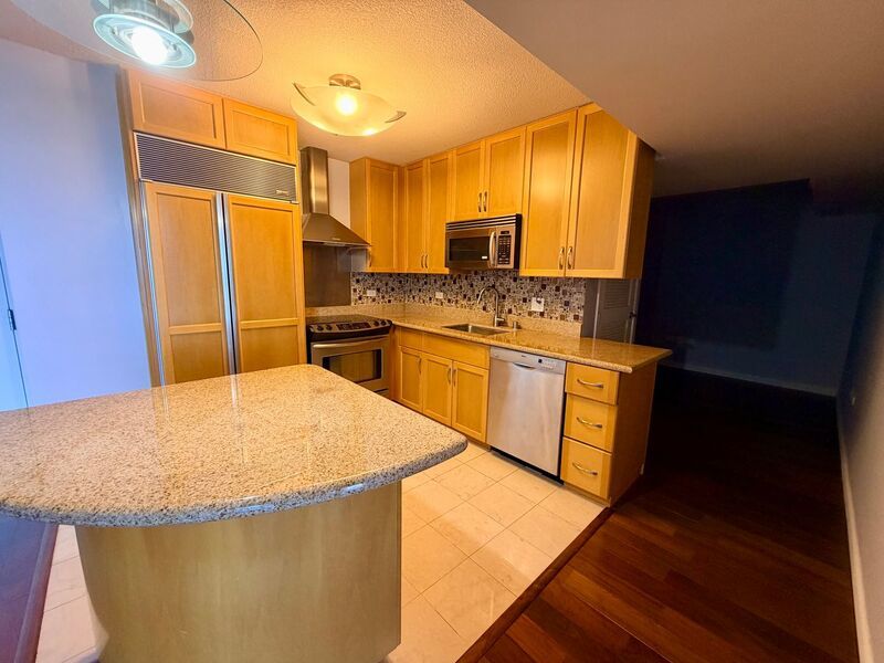 Luxury Living at Moana Pacific 2 Bedroom with a Den, 2 Bathroom, 2 Parking Available NOW property image