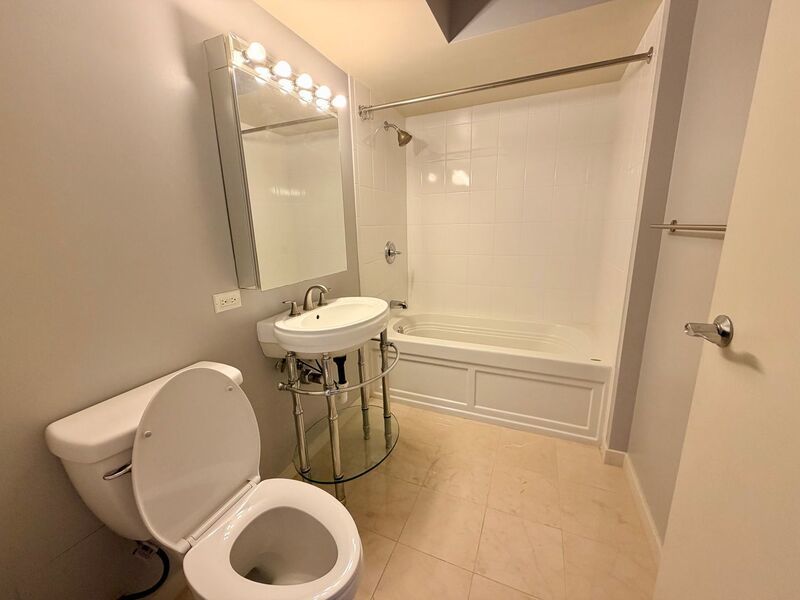 Luxury Living at Moana Pacific 2 Bedroom with a Den, 2 Bathroom, 2 Parking Available NOW property image