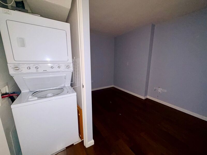 Luxury Living at Moana Pacific 2 Bedroom with a Den, 2 Bathroom, 2 Parking Available NOW property image