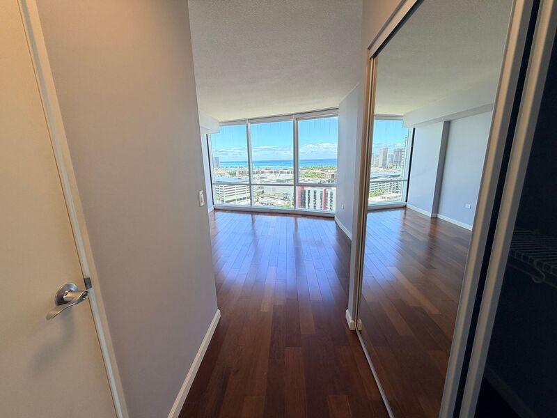 Luxury Living at Moana Pacific 2 Bedroom with a Den, 2 Bathroom, 2 Parking Available NOW property image
