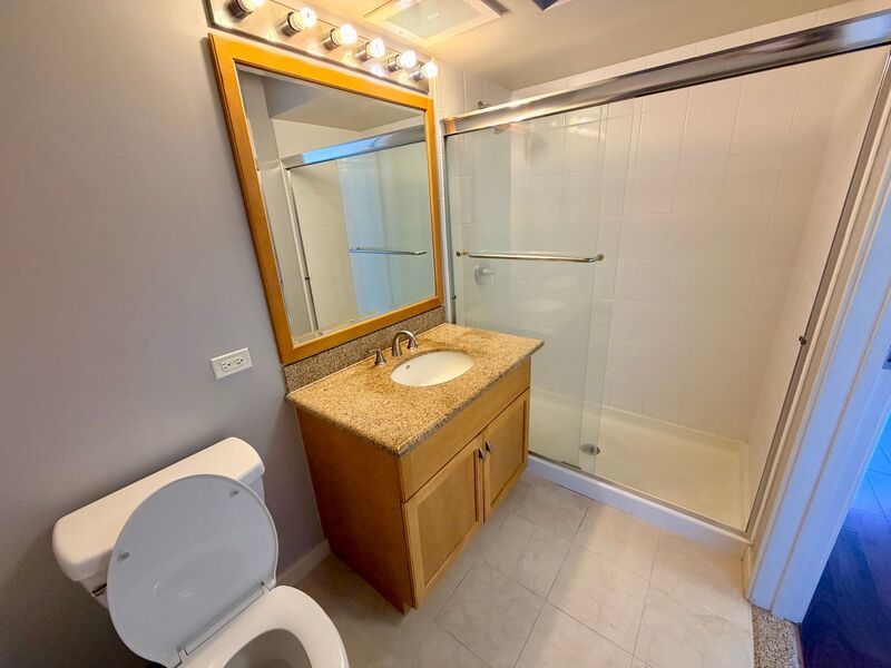 Luxury Living at Moana Pacific 2 Bedroom with a Den, 2 Bathroom, 2 Parking Available NOW property image