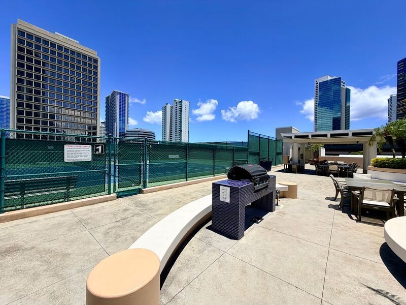 Luxury Living at Moana Pacific 2 Bedroom with a Den, 2 Bathroom, 2 Parking Available NOW property image