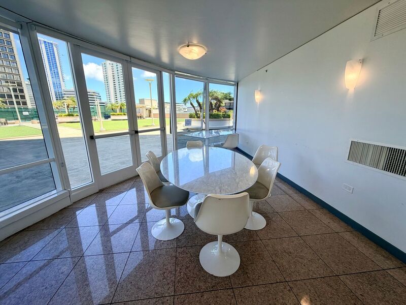 Luxury Living at Moana Pacific 2 Bedroom with a Den, 2 Bathroom, 2 Parking Available NOW property image