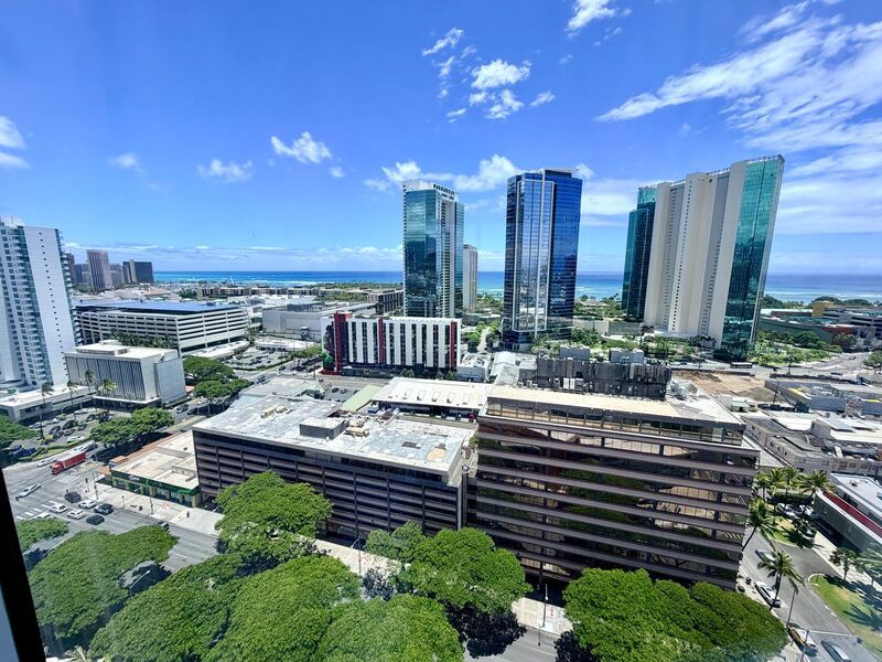 Luxury Living at Moana Pacific 2 Bedroom with a Den, 2 Bathroom, 2 Parking Available NOW property image