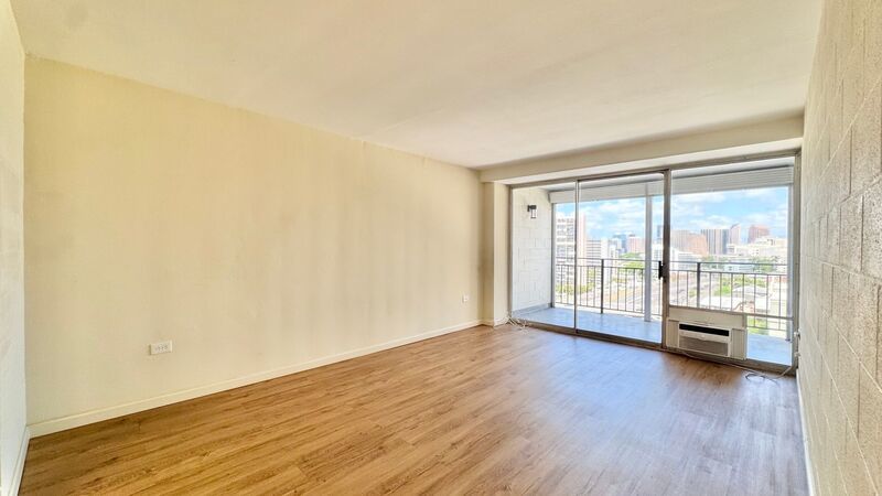 SPACIOUS 1 BED/1 BATH/1 PARKING w/ BALCONY - AVAILABLE NOW at TOWN HOUSE - Conveniently Located! property image