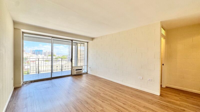 SPACIOUS 1 BED/1 BATH/1 PARKING w/ BALCONY - AVAILABLE NOW at TOWN HOUSE - Conveniently Located! property image