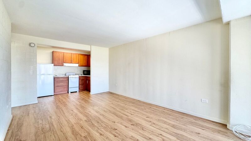 SPACIOUS 1 BED/1 BATH/1 PARKING w/ BALCONY - AVAILABLE NOW at TOWN HOUSE - Conveniently Located! property image