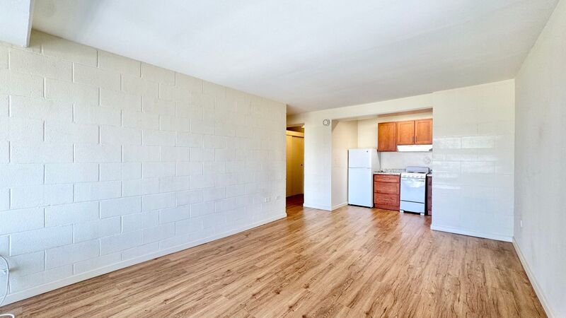 SPACIOUS 1 BED/1 BATH/1 PARKING w/ BALCONY - AVAILABLE NOW at TOWN HOUSE - Conveniently Located! property image
